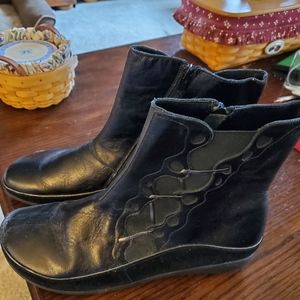 NEW Naot Leather Boots